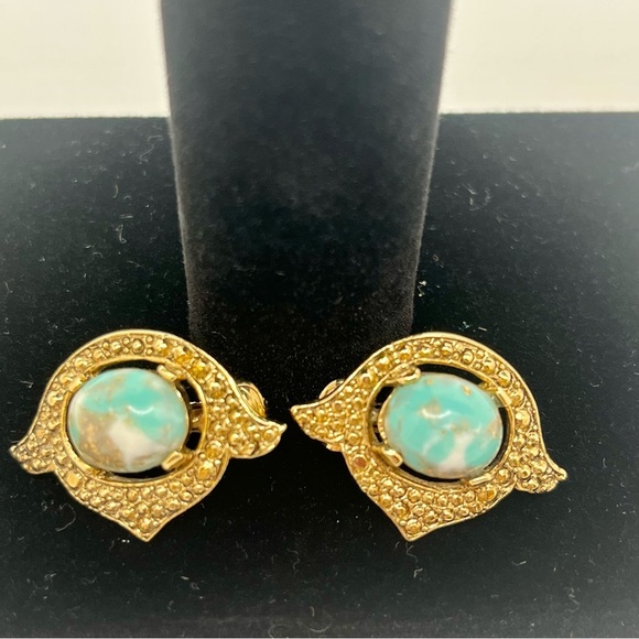 Vintage Sarah Coventry Remembrance
Series Gold Tone Faux Turquoise Clip
Earrings - Picture 2 of 7